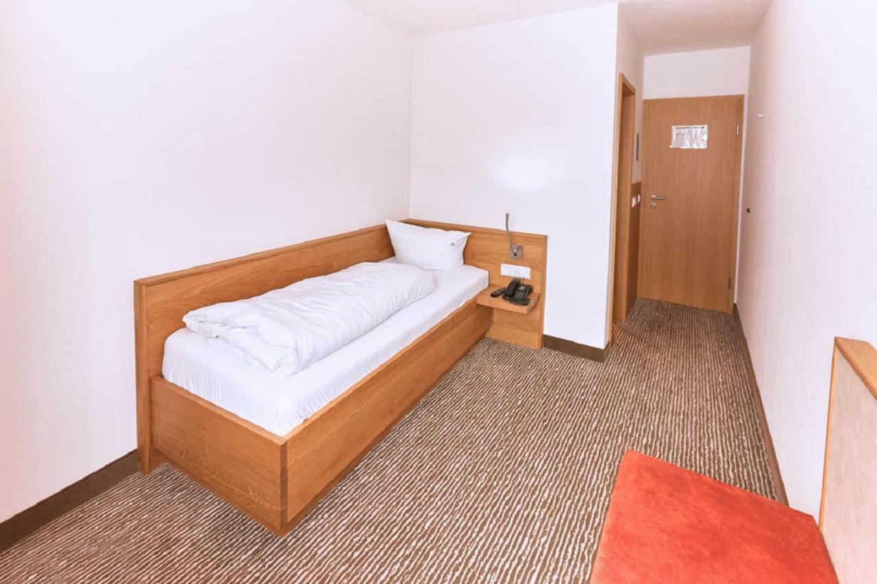 Gasthof-Hotel Pietsch Freystadt ภายนอก รูปภาพ